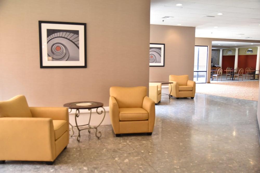 Ramada By Wyndham Wentzville Exterior photo