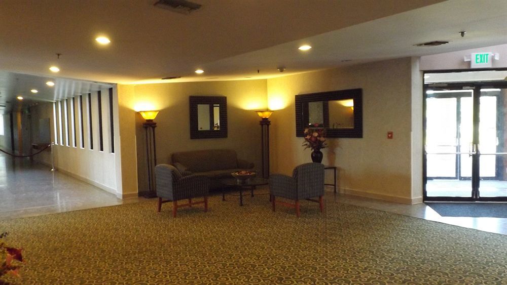 Ramada By Wyndham Wentzville Exterior photo