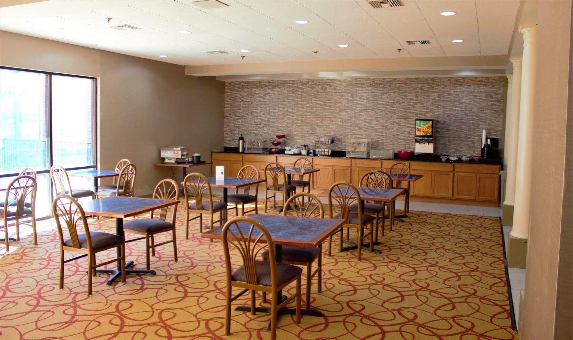 Ramada By Wyndham Wentzville Exterior photo