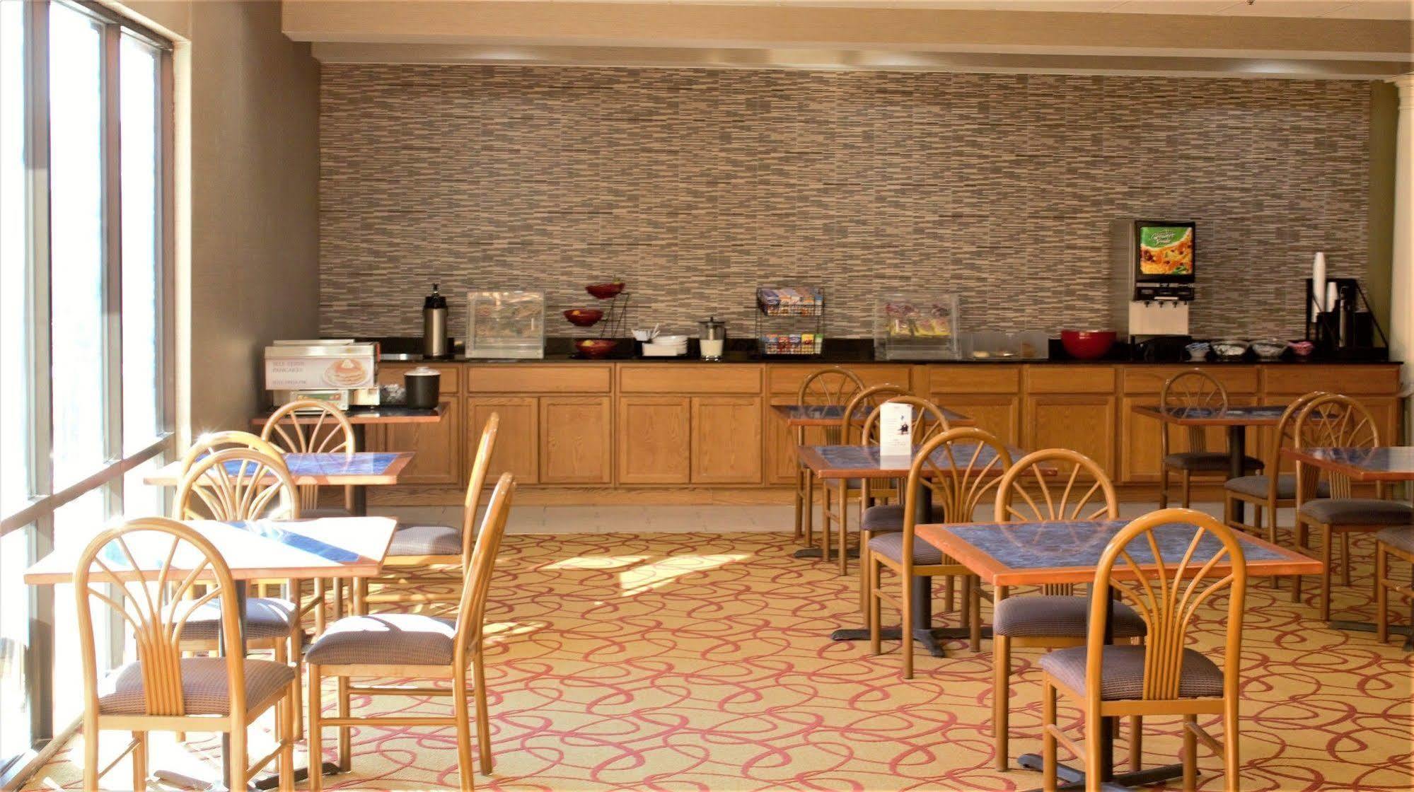 Ramada By Wyndham Wentzville Exterior photo